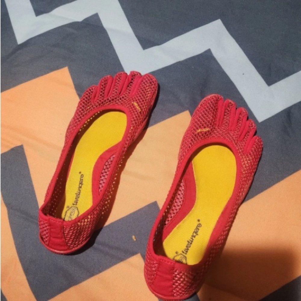 Vibram Ladies Pink Mesh FiveFingers with Yellow Insole